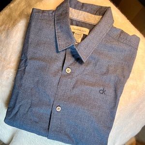 Calvin Klein Jeans|Boys' Short Sleeve Button Up Shirt|Color: Blue|Size M 10-12